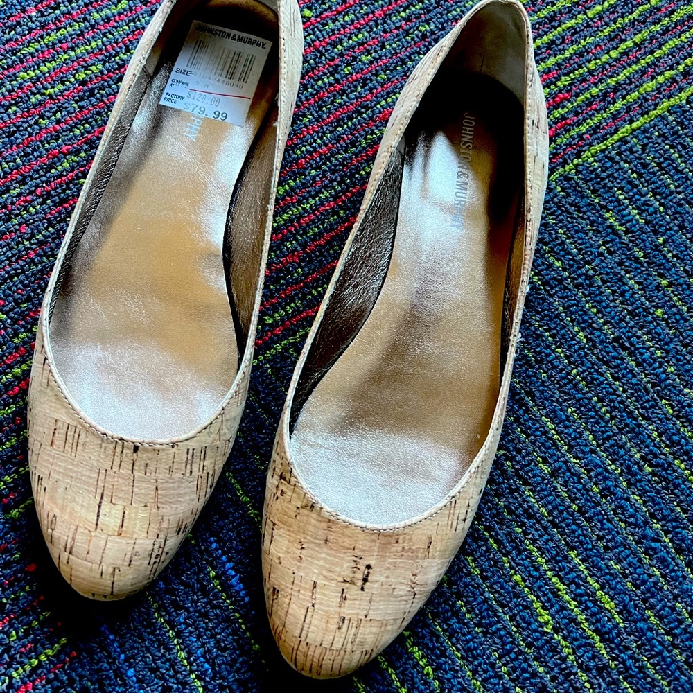 Like new Johnston & Murphy cork ballet flats.